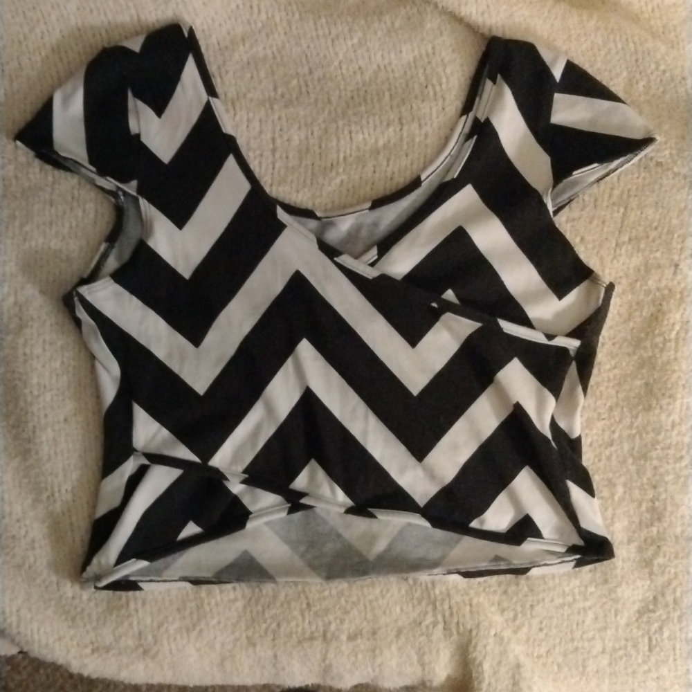 DEFECTS Women’s Black & White Striped Crop Top CB18
